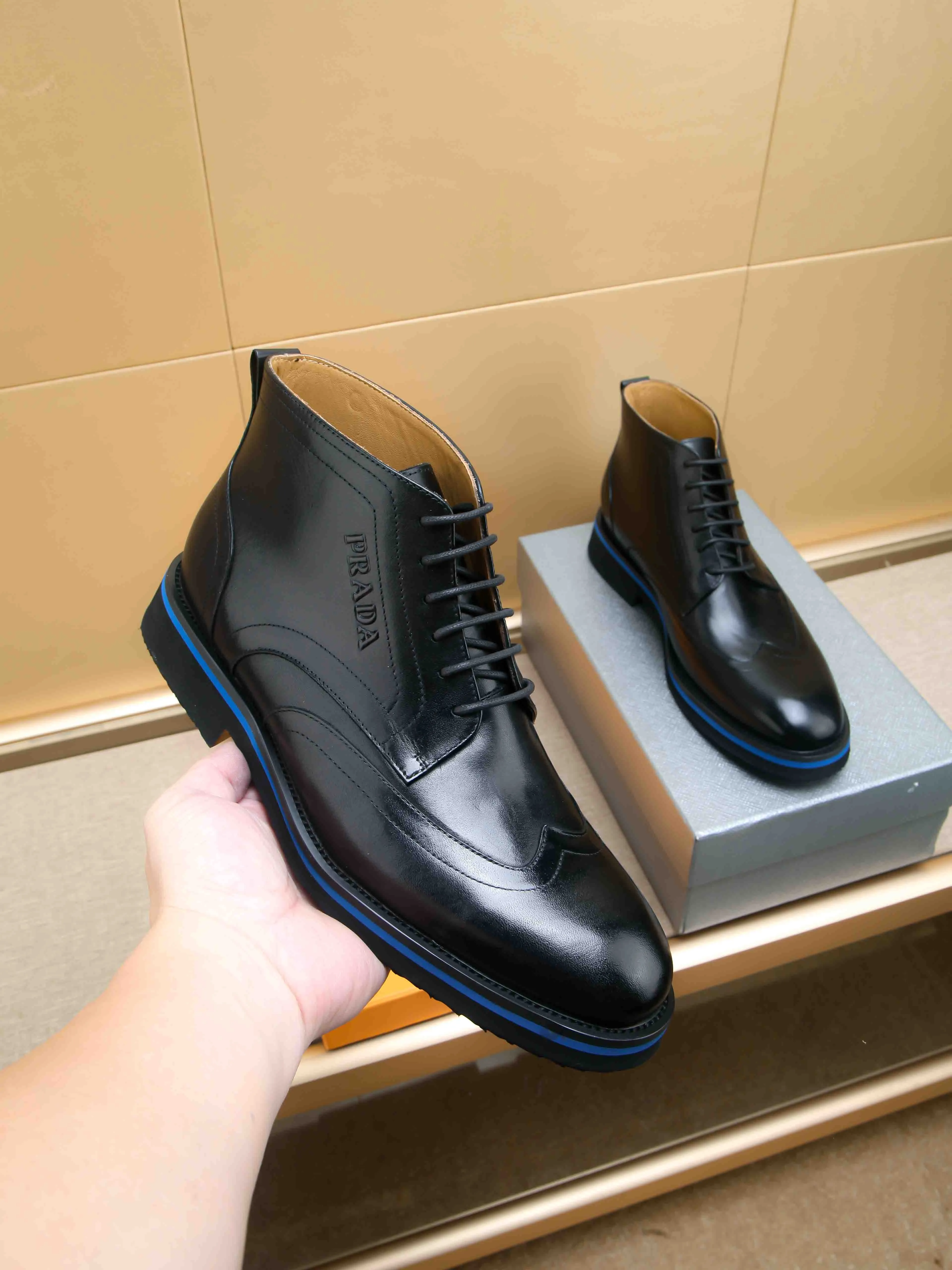 Men's shoes 💰620 💰 PRADA*——◾ Prada~Thick-soled men's shoes, original single-level perfect boutique, brogue style men's formal casual leather shoes, luxurious materials, imported cowhide, with water-dyed cowhide lining, 4.5cm increased PU foam lightweight outsole, perfectly restore the original classic, purchase the original 1:1 accurate replica, welcome all comparisons 🆚, the design is full of modernity, versatile and fashionable urban men! Size: 39-44 (38.45.46.47 customized)